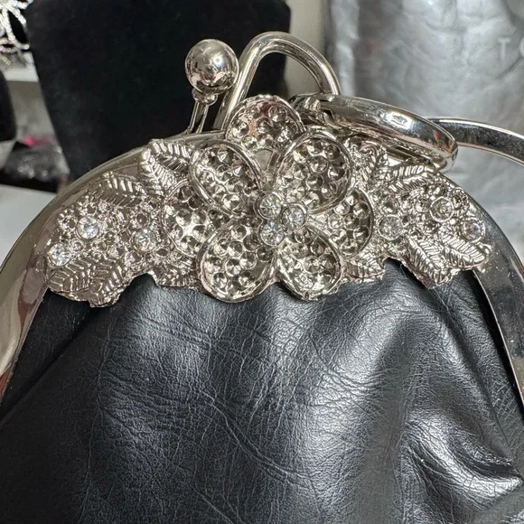 Elegant Black Quilted Women's Evening Bag - Picture 4 of 5